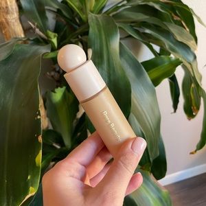 Rare Beauty foundational in 190W